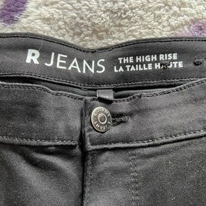 1 pairs of Reitmans high rise capris